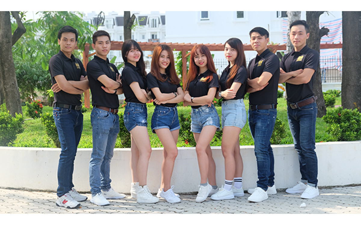 &Aacute;o thun đồng phục của học vi&ecirc;n Trung t&acirc;m Anh ngữ Action English